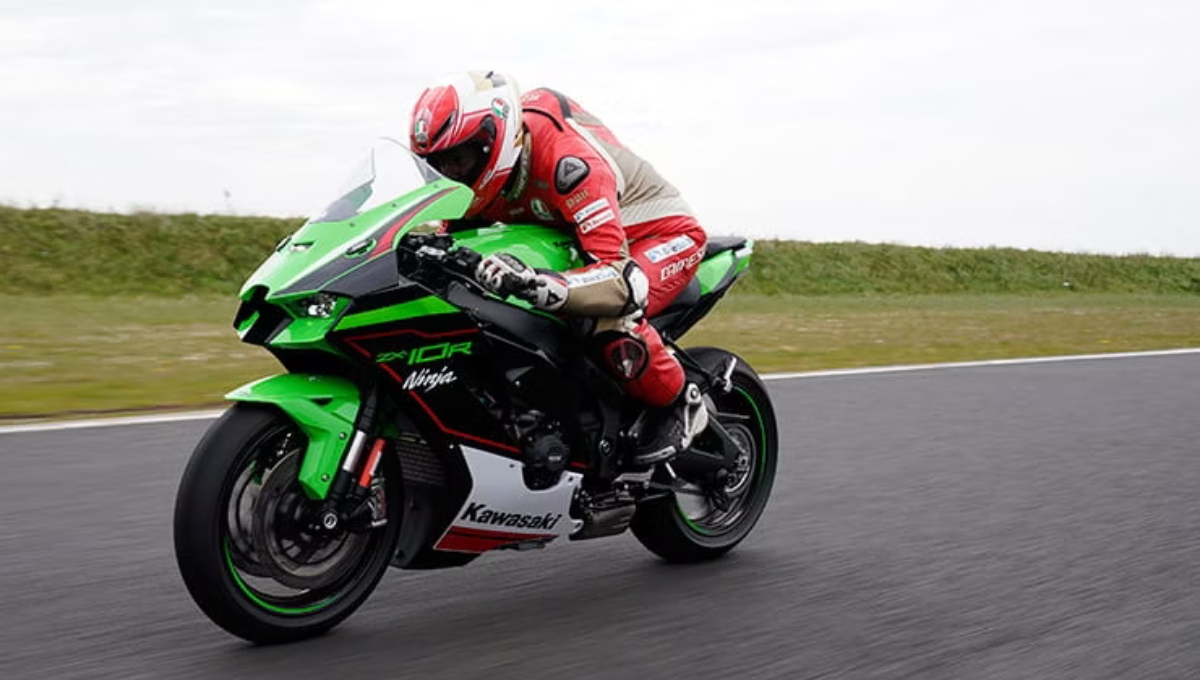 Kawasaki Ninja ZX-10R 2025: 998cc Superbike, Key Features and Price Rs 20.64 Lakh