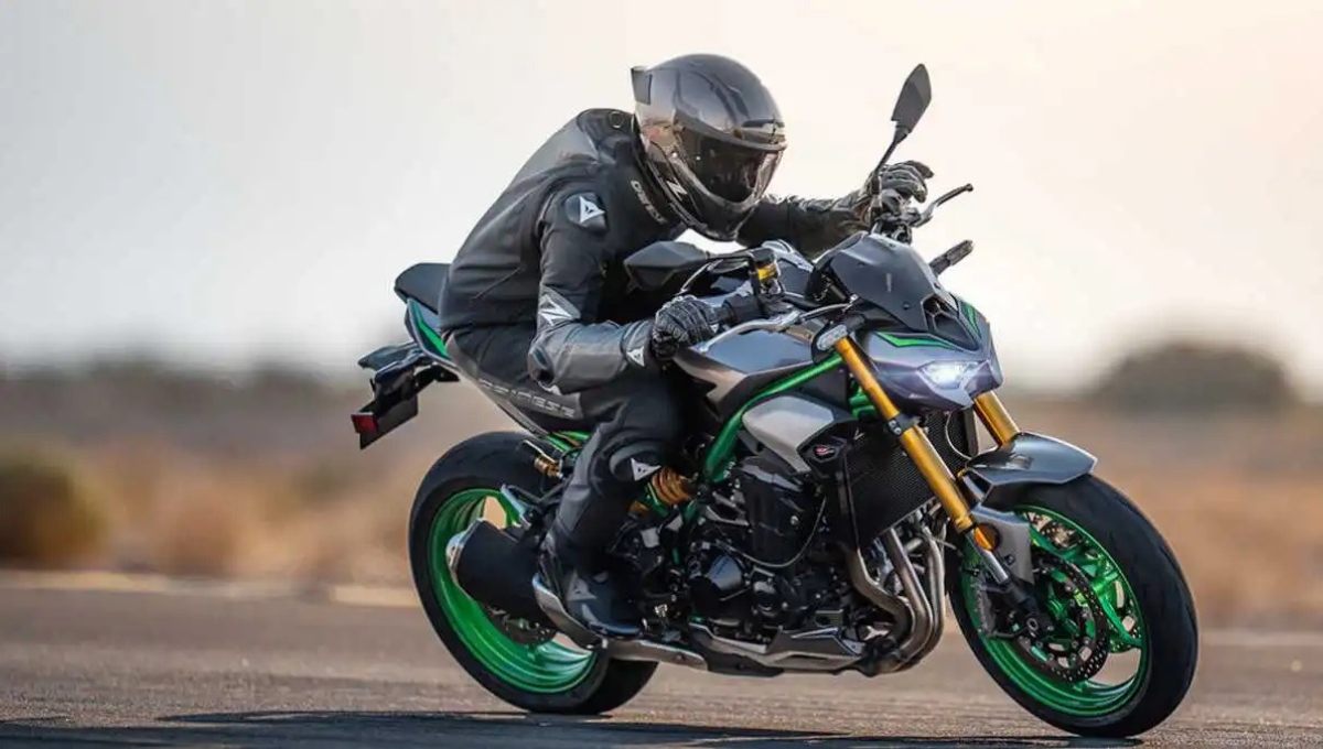 Kawasaki Z900 2025 Review: 122 BHP Power, TFT Display, Quickshifter and Price in India