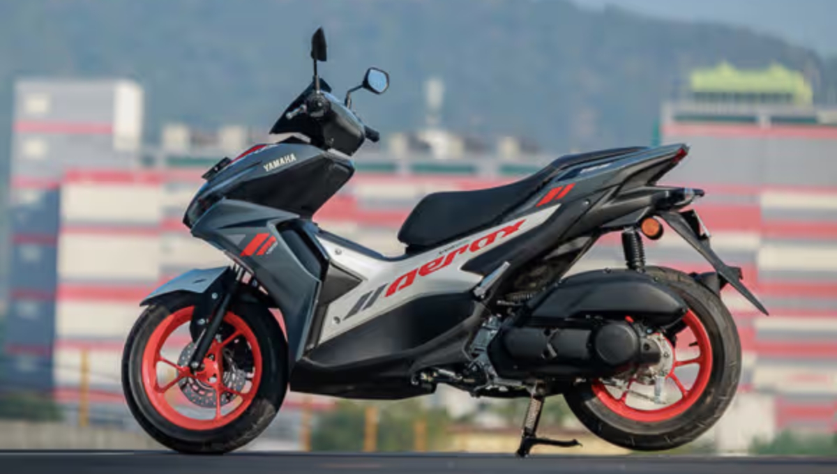 Yamaha Aerox 155: Fast, Stylish & Smart 155cc, Digital LED, Under Seat Storage 24.5L, Rs 1,55,000