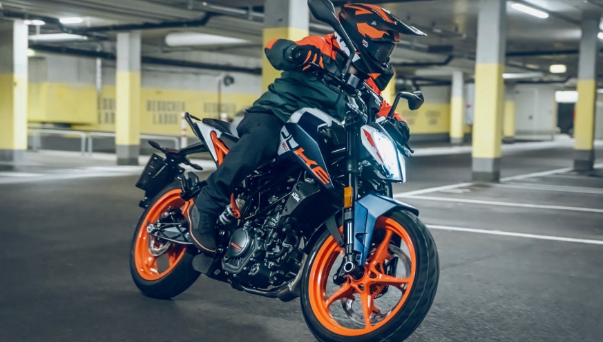 KTM 160 Duke: Price Rs1.6 –1.8 Lakh in India 2025 Full Features and Stylish Streetfighter Review