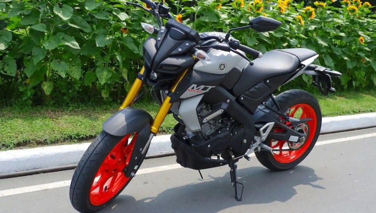 Yamaha MT 15 V2: 155cc Price Rs 2,07,413, Upside-Down Forks and Digital LCD Display