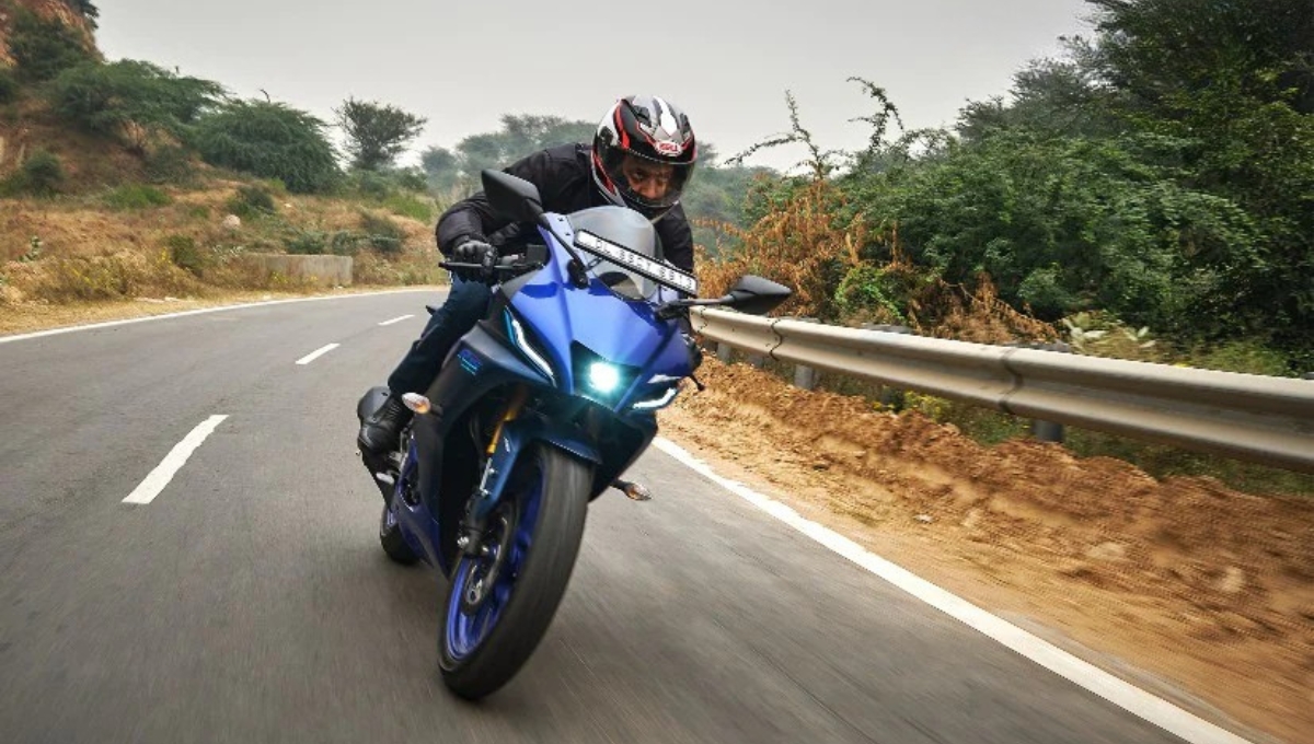 Yamaha R15 V4 2025: 155cc powerful bike, 140 kmph top speed and just Rs 1,70,000