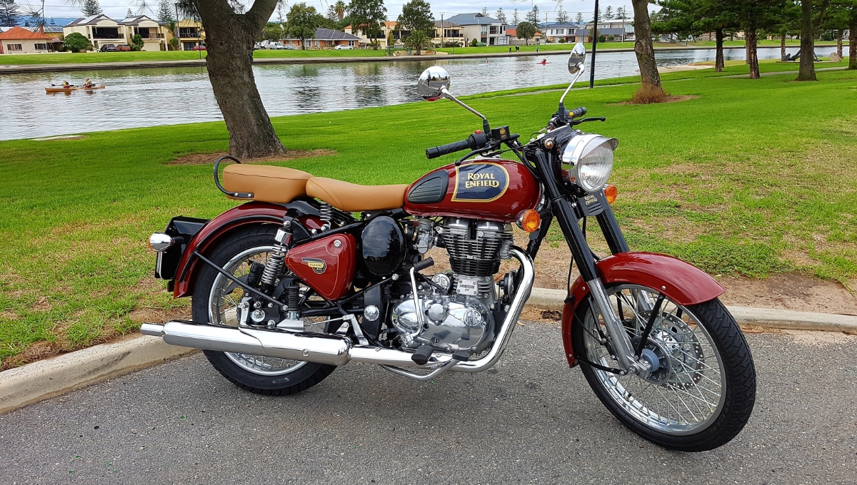 Royal Enfield Classic 350 Price 2025 20.2 BHP Power, LED Headlights and Timeless Design