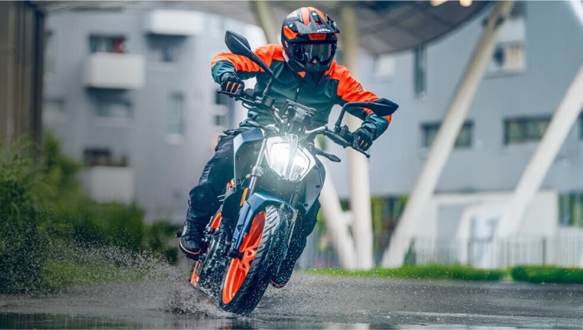 KTM 160 Duke: Price Rs1.6 –1.8 Lakh in India 2025 Full Features and Stylish Streetfighter Review