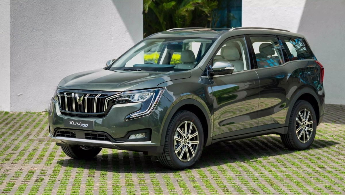 Mahindra XUV700 2025: Price Rs 14.49–25.14 Lakh, Powerful Diesel SUV with ADAS and Panoramic Sunroof