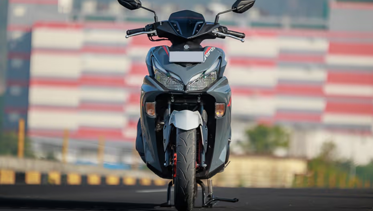 Yamaha Aerox 155: Fast, Stylish & Smart 155cc, Digital LED, Under Seat Storage 24.5L, Rs 1,55,000